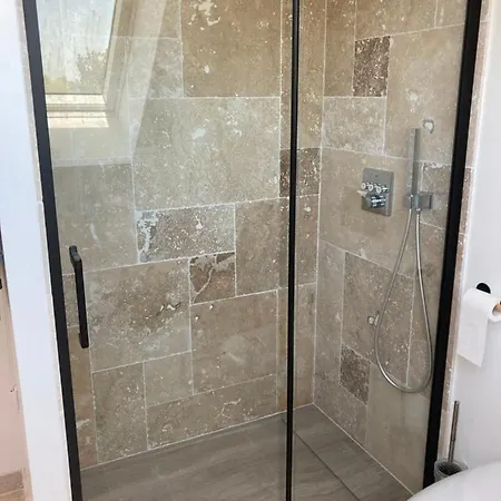 Duplex Chaleureux Pour 4 Pers Comprenant 1 Lit Double Et 2 Lits Simples *